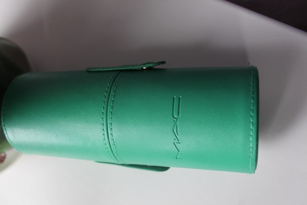 В наличии. 1200. Профессиональный набор кистей в тубусе. 12 кистей в наборе. 06 В наличии. 1200. Профессиональный набор кистей в тубусе. 12 кистей в наборе. 06