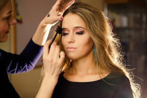 Внимание!  14 и 15 апреля марта в пгт шушенское, ул. вокзальная 1, молодёжный центр Юг пройдут 2 открытых мастер-класса сам себе визажист. 01