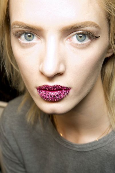 Макияж самостоятельно со стразами. 06 Макияж самостоятельно со стразами. 06