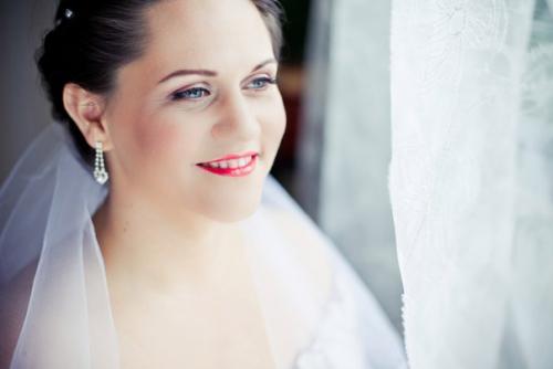 Когда есть подробный бекстейдж создания свадебного макияжа, видно как получается красота естественного образа. 07