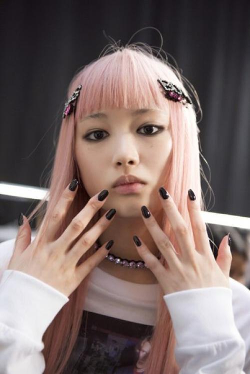 Чёрный лак лето завоевывает. 02 Чёрный лак лето завоевывает. 02