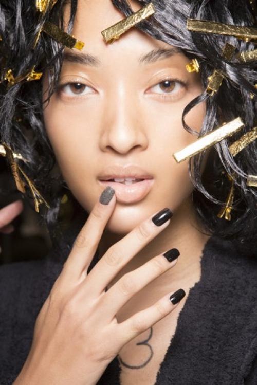 Чёрный лак лето завоевывает. 01 Чёрный лак лето завоевывает. 01