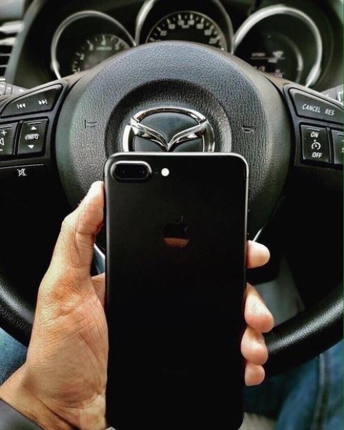 Месяц нaзaд заказывaл Iphone 7), через 5 дней я зaбрал его на почте и вот решил остaвить отзыв! 04