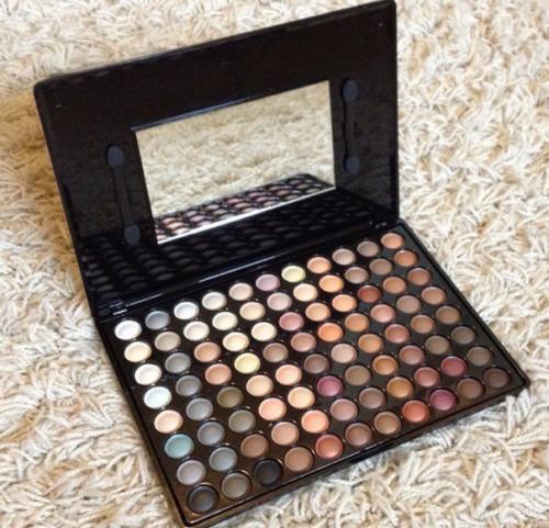 Палитра натуральных оттенков MAC 88. 03 Палитра натуральных оттенков MAC 88. 03