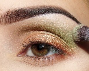 Идея для вечернего макияжа. Идеально подходит для карих глаз. 01