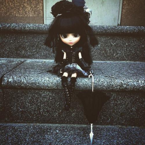 O O -?  Pullip Yuki - Chan Gothic Lolita Black eye Version. 01 O O -?  Pullip Yuki - Chan Gothic Lolita Black eye Version. 01