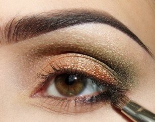 Идея для вечернего макияжа. Идеально подходит для карих глаз. 02