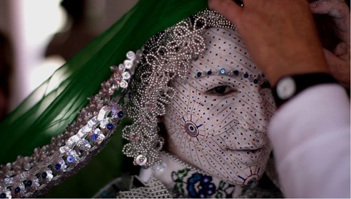 Свадебные традиции у каждого нового народа свои, к полному примеру, боснийские девушки из области джупа, проживающие в Косово, идут под венец в очень необычном макияже. 06