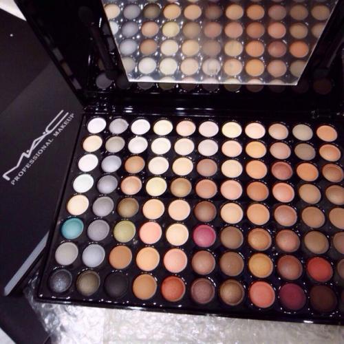 Палитра натуральных оттенков MAC 88. 04 Палитра натуральных оттенков MAC 88. 04