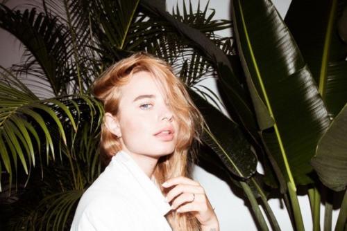 Sonyaesman. Как тебя зовут? 01