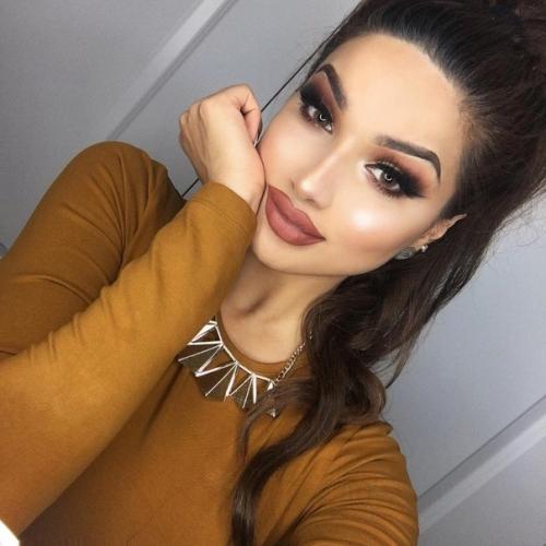 Не стоит забывать и про технику кошачьего взгляда, которая наравне со Смоки - айс не теряет своей популярности уже далеко не первый год. 02