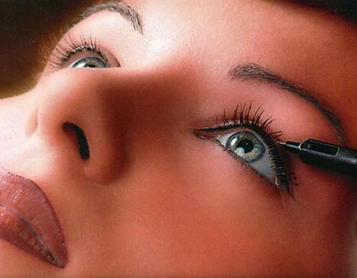 Как делают татуаж бровей, век и губ. 04 Как делают татуаж бровей, век и губ. 04