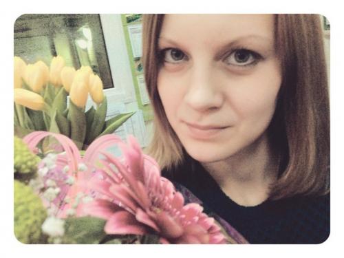 Привет привет!  Я не хожу к косметологам, тфу тфу тфу с кожей все в порядке у меня! 02