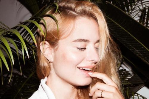 Sonyaesman. Как тебя зовут? 03