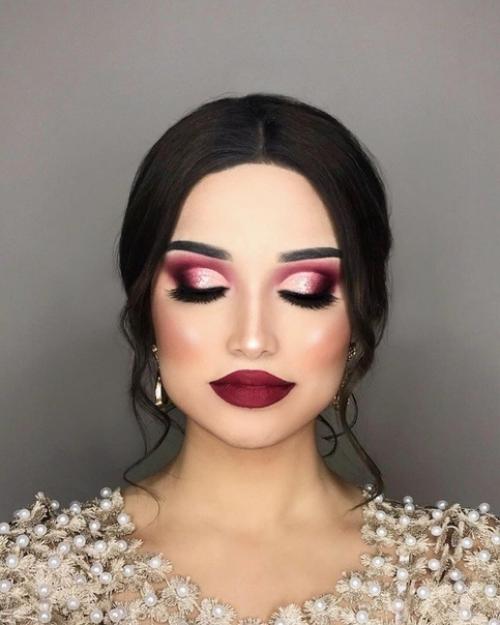 Не стоит забывать и про технику кошачьего взгляда, которая наравне со Смоки - айс не теряет своей популярности уже далеко не первый год. 04