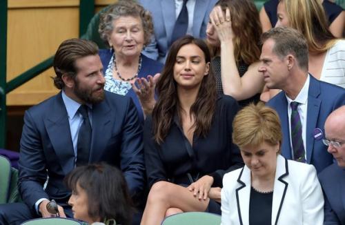 Шейк и Купер ведут себя в отпуске так, будто давно женаты. 04