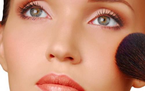10 ошибок в макияже, которые делают вас на 10 лет старше. 01