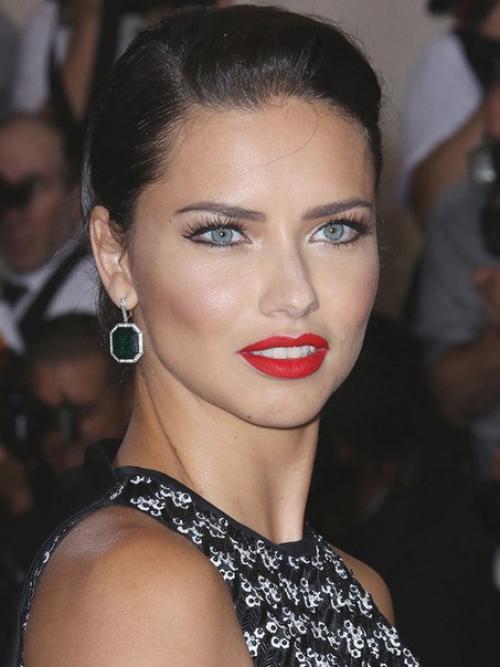 Горячий тренд в макияже: стробинг глаз, который зрительно их увеличит. 02