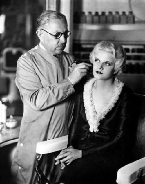 История ресниц?  Современная женщина знает множество способов подчеркнуть свои глаза и сделать их выразительнее. 01