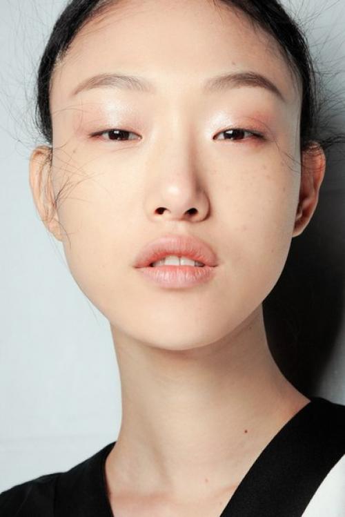 Голый, естественный макияж - одна из главных Beauty - тенденций этого лета. 01 Голый, естественный макияж - одна из главных Beauty - тенденций этого лета. 01