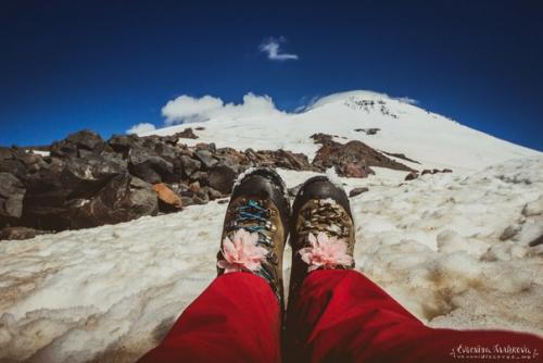 … медленно вываливаюсь из сна: постепенно осознаю, что над нами Что-то бушует. 05