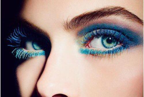 В этом сезоне у нас роман с синим цветом? 04