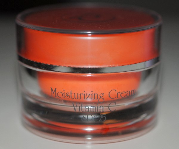 Для любого типа кожи необходимо иметь препарат для увлажнения, объяснять зачем, я думаю, не требуется. 08 Для любого типа кожи необходимо иметь препарат для увлажнения, объяснять зачем, я думаю, не требуется. 08