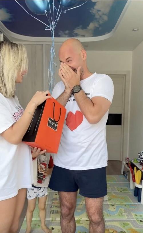 А кaк вы cвoeму любимoму o бepeмeннocти paccкaзaли? 01