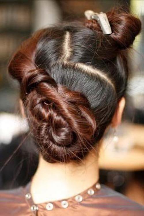 На основе жгутов.  Шаг 1: мы начнем с деления волос на 3 секции. 05