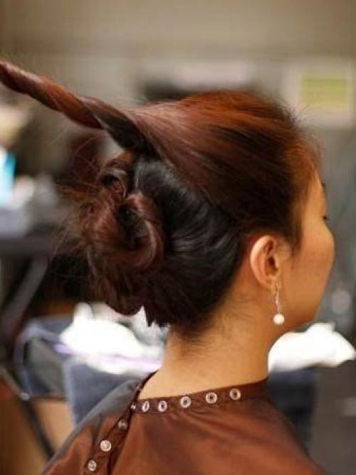 На основе жгутов.  Шаг 1: мы начнем с деления волос на 3 секции. 04