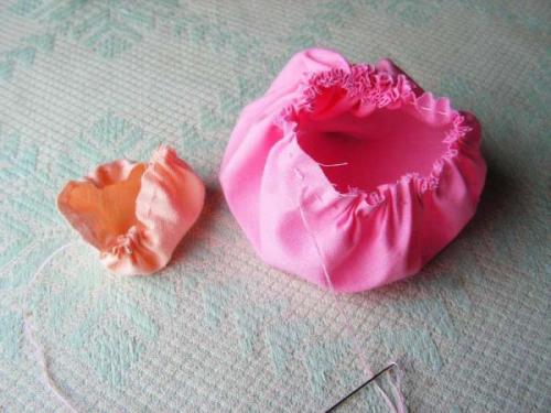 Оберег - зерновушка. Мы вырезаем из ткани круг диаметром 17-18 см (без припусков. 05