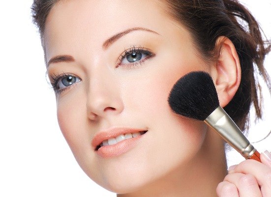 7 секретов свадебного макияжа, которые помогут быть неотразимой весь свадебный день. 01