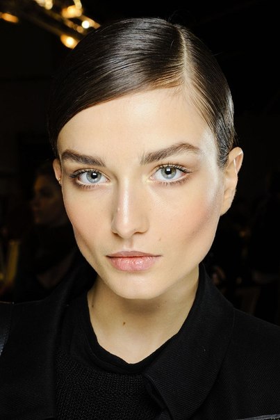 Нагота в макияже правит бал уже не первый год. 02