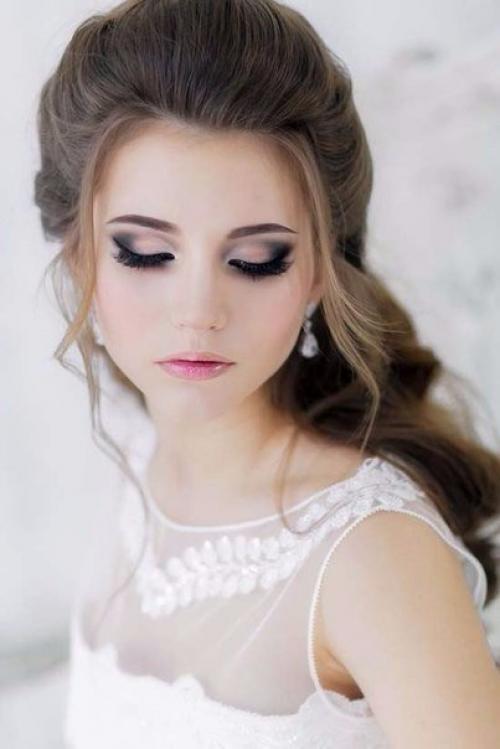 Макияж глаз.  Чтобы не отвлекать глаза гостей от платья невесты, визажисты предлагают в этом сезоне делать максимально нейтральный макияж. 05 Макияж глаз.  Чтобы не отвлекать глаза гостей от платья невесты, визажисты предлагают в этом сезоне делать максимально нейтральный макияж. 05
