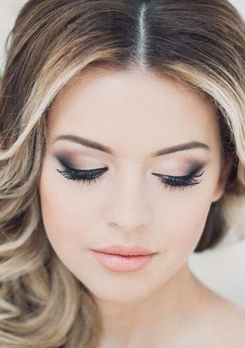 Макияж глаз.  Чтобы не отвлекать глаза гостей от платья невесты, визажисты предлагают в этом сезоне делать максимально нейтральный макияж. 01 Макияж глаз.  Чтобы не отвлекать глаза гостей от платья невесты, визажисты предлагают в этом сезоне делать максимально нейтральный макияж. 01