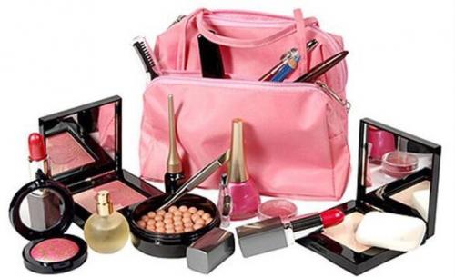 10 необходимых вещей у косметичке для дамской сумочки? 01 10 необходимых вещей у косметичке для дамской сумочки? 01