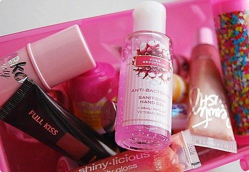 Сколько раз ты себе говорила, что нужно вставать раньше, не успевала собраться, искала свой бюстгальтер и колготки, а затем опаздывала на учёбу? 02