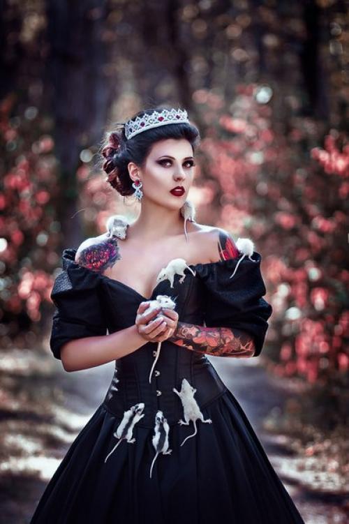 Ищу модель, блондинку с длинными волосами и большими глазами. 03