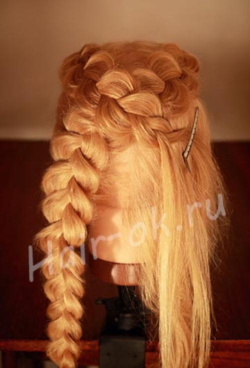 Как сделать косы в виде восьмерки. 03