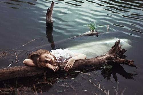 Ищу модель, блондинку с длинными волосами и большими глазами. 05