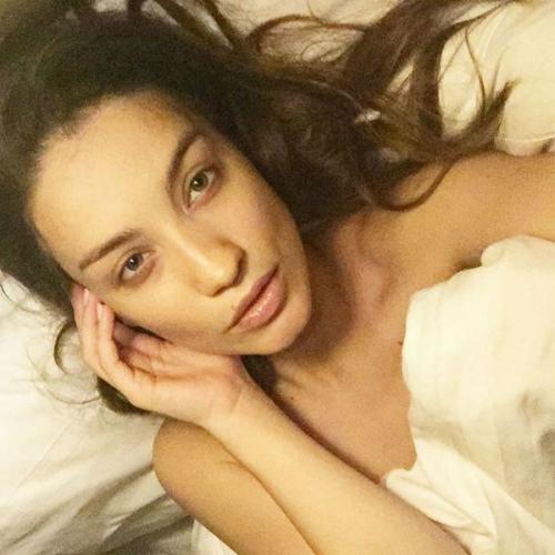 Звезды показали, как выглядят утром без макияжа. 03