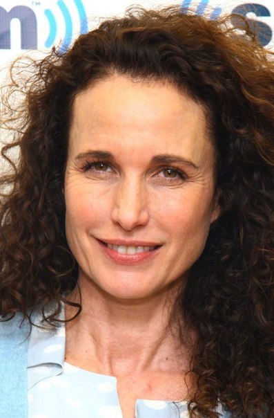 8 нестареющих звезд с макияжем, который молодит. 01