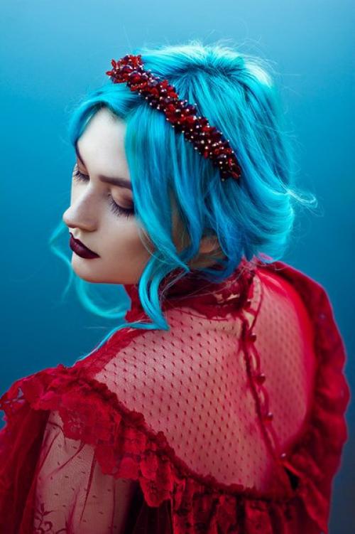 Ищу модель, блондинку с длинными волосами и большими глазами. 01