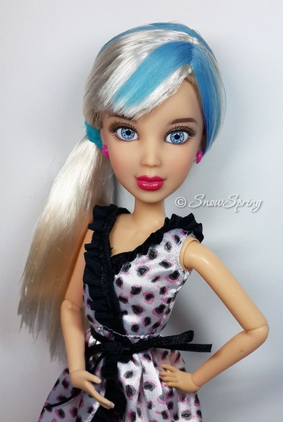 Сегодня нашла в местном магазине Софи Время Красоты (спа: макияж, маникюр и пряди волос меняют цвет на очень насыщенный при холодной температуре). 01