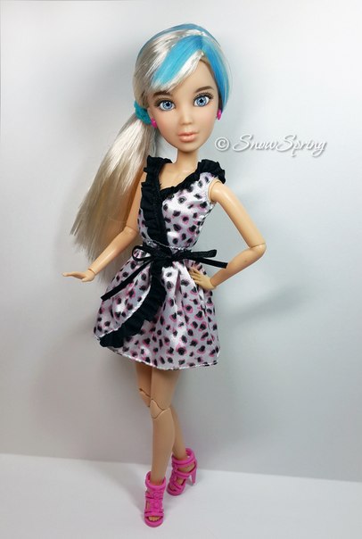 Сегодня нашла в местном магазине Софи Время Красоты (спа: макияж, маникюр и пряди волос меняют цвет на очень насыщенный при холодной температуре). 04