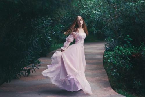 Ищу модель, блондинку с длинными волосами и большими глазами. 07