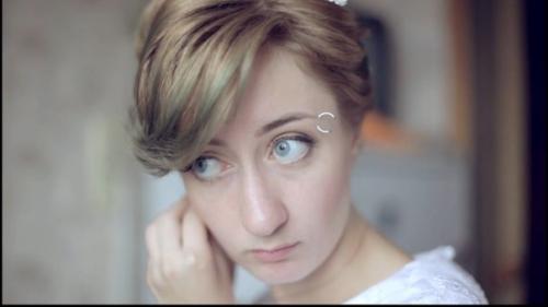 А вот это с профессиональным макияжем, - основа, тон, тени, накладные ресницы, губы, румяна, подбритые брови (выщипывать не дала) - со свадьбы. 01