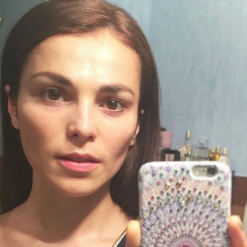 Звезды показали, как выглядят утром без макияжа. 01