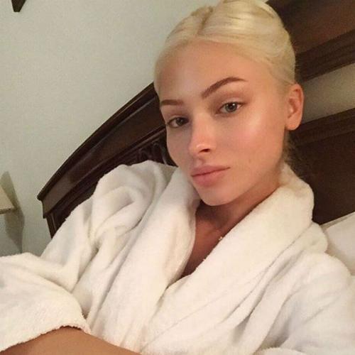 Звезды показали, как выглядят утром без макияжа. 05