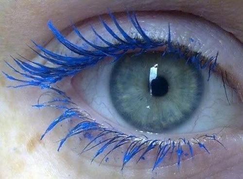 Мы рассмотрим тему под названием цветная тушь: несколько правил выбора, которая заинтересует всех модниц. 04